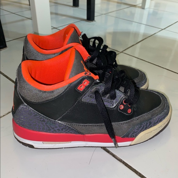 Air Jordans Crimson 3 - Picture 3 of 7